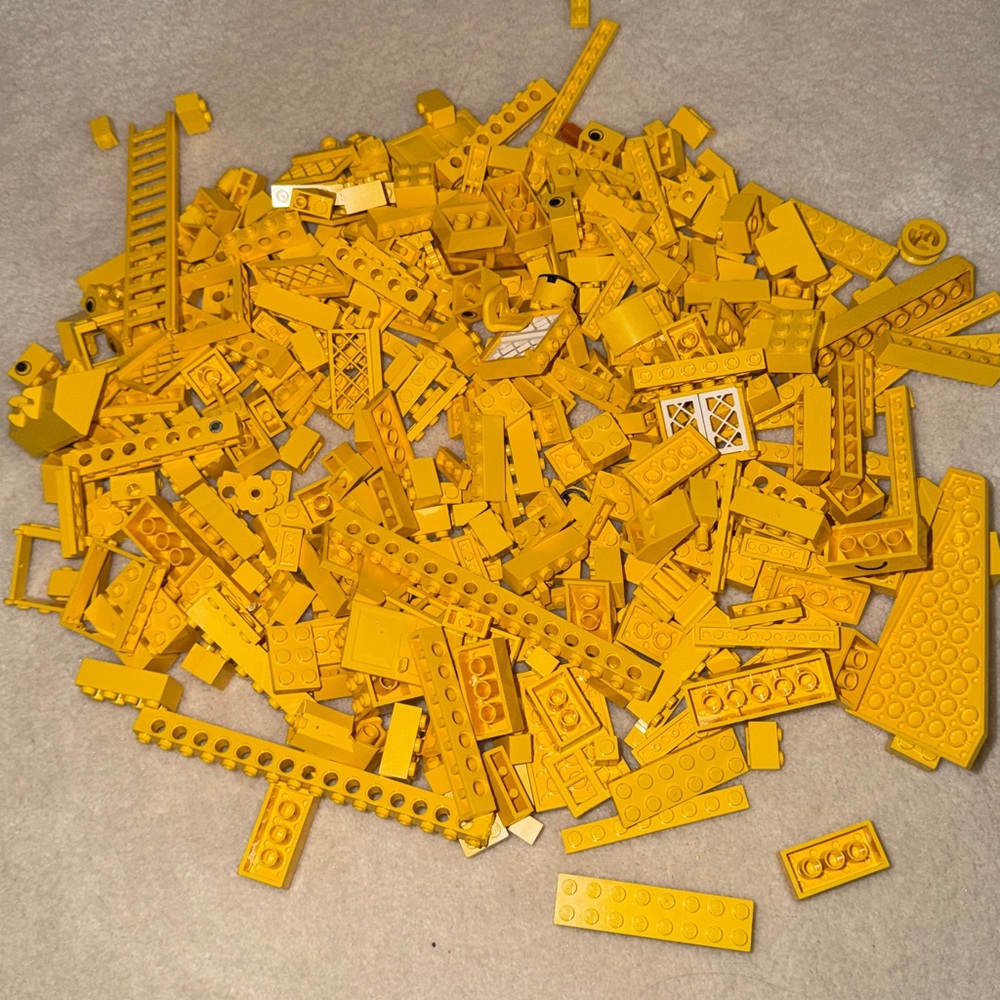 Lot of Miscellaneous YELLOW Legos